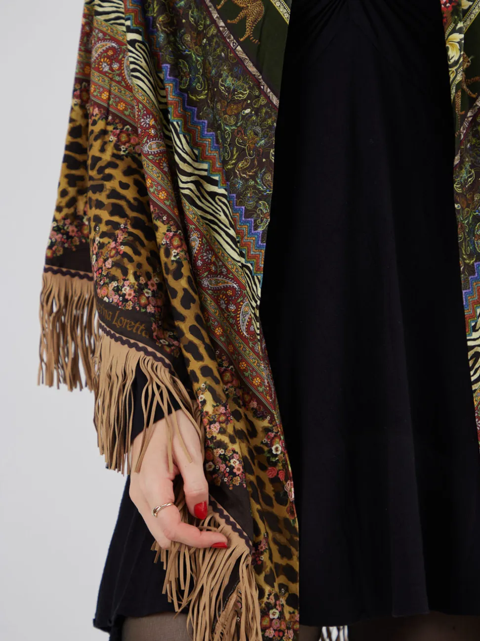Katherina Loretta – Poncho-Schal aus Textil mit Fransen
