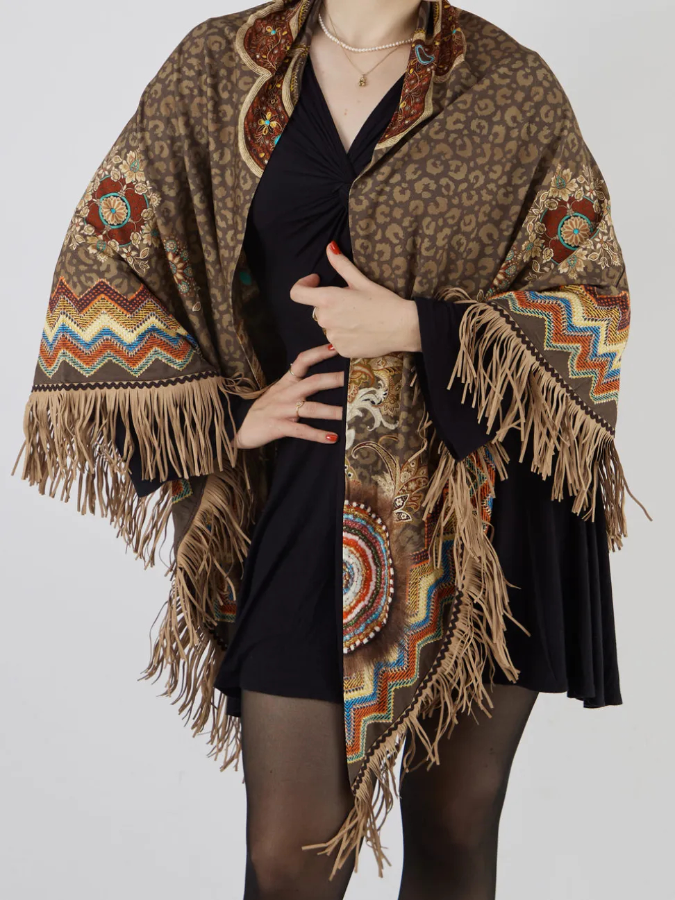Katherina Loretta – Poncho aus Webstoff mit Fransen