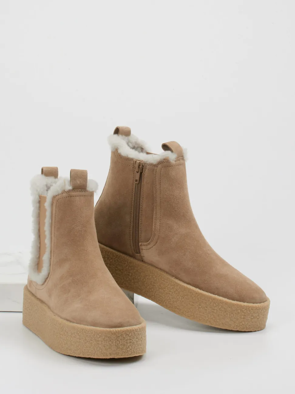 Kennel & Schmenger – Chelsea-Stiefelette aus Veloursleder sand