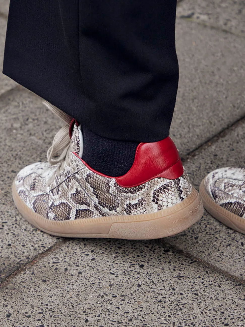 Kennel & Schmenger – Sneaker aus Lackleder mit Snake-Print
