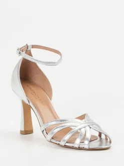 Konstantin Starke – Abendsandale aus Metallicleder silber