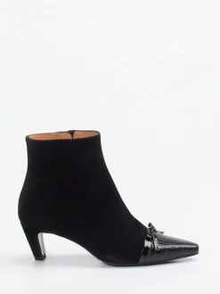 Konstantin Starke – Ankle Boots aus Veloursleder Schwarz