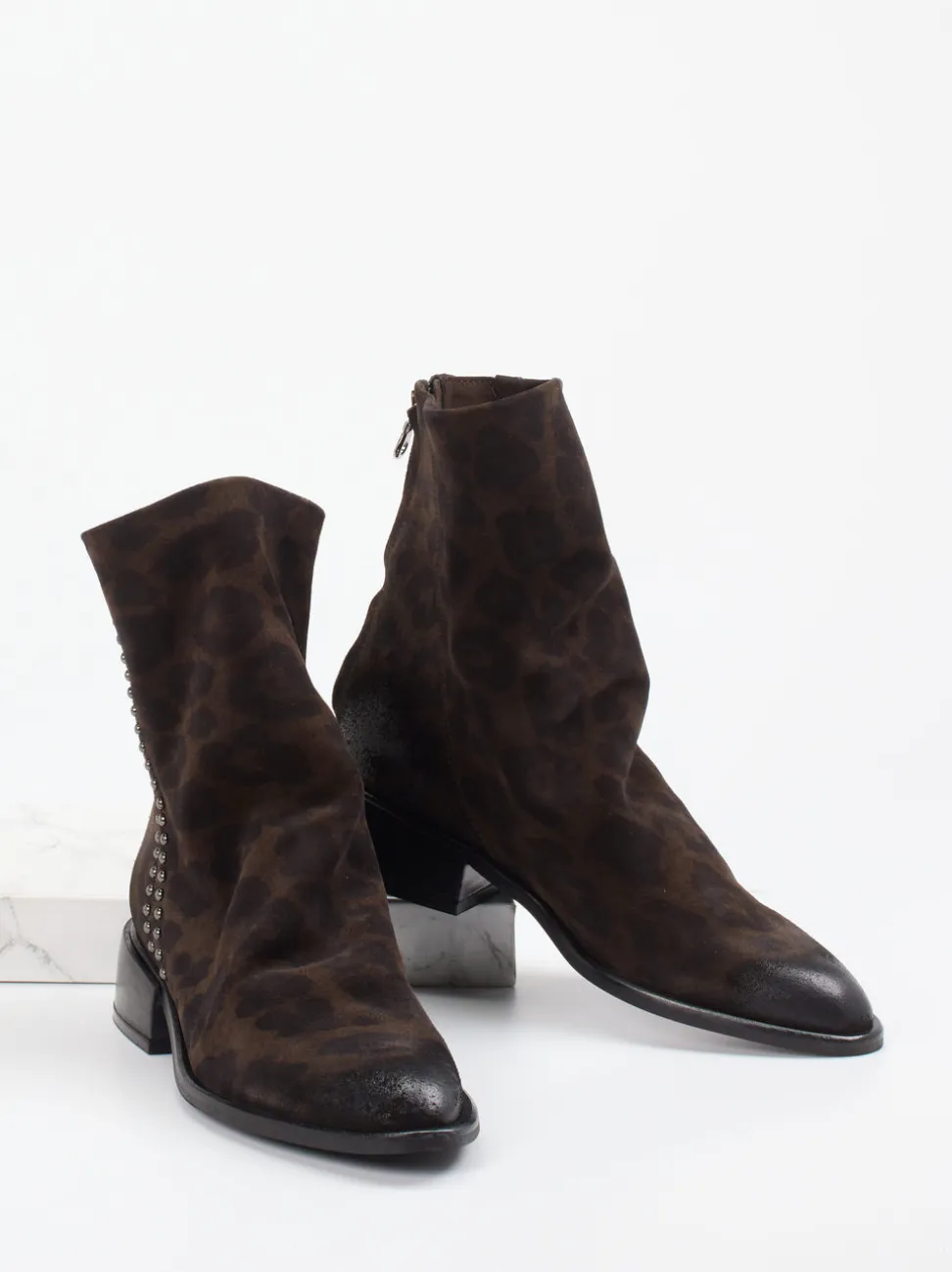 Konstantin Starke – Ankle Boots aus Veloursleder braun