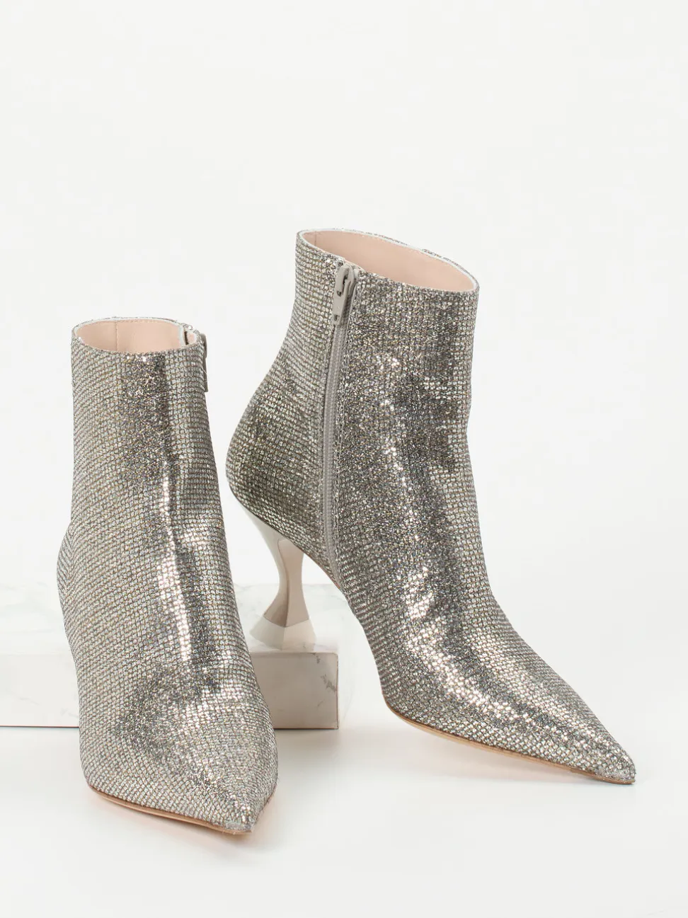 Konstantin Starke – Ankle Boots aus Metallicleder Silber