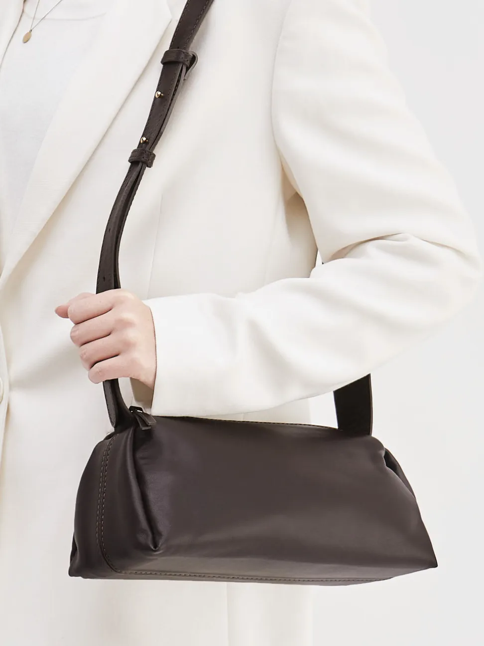 Konstantin Starke – Baguette Bag aus Lammleder Dunkelbraun