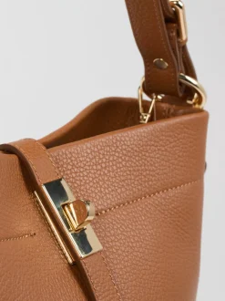 Konstantin Starke – Bucket Bag aus Leder Cognacbraun