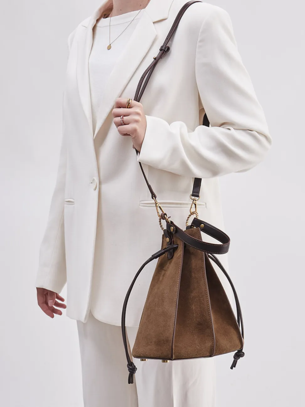Konstantin Starke – Bucket Bag aus Veloursleder braun