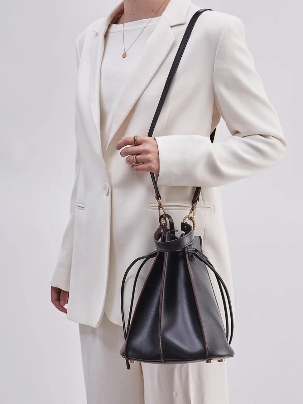 Konstantin Starke – Bucket Bag aus Kalbleder Schwarz
