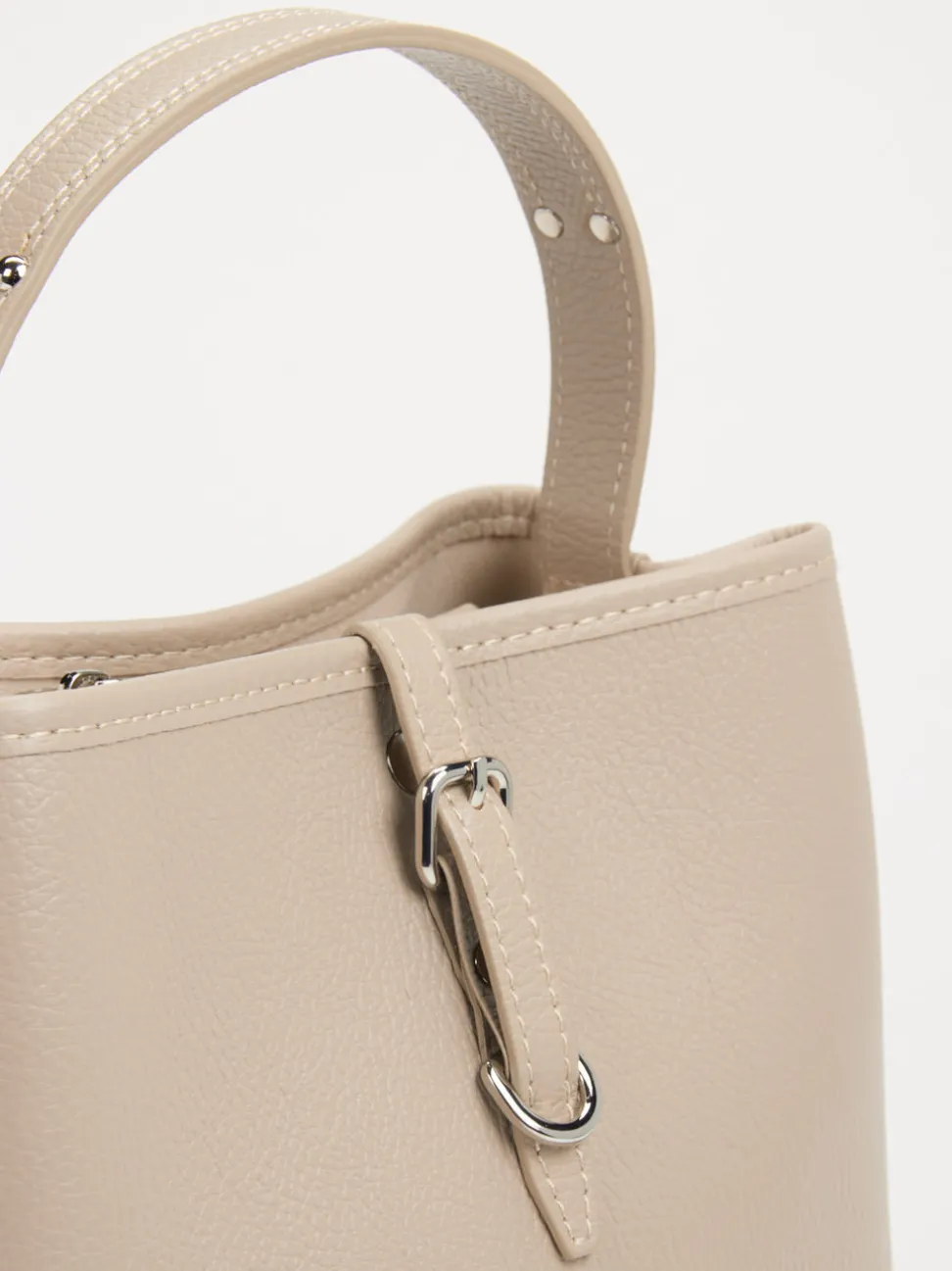 Konstantin Starke – Bucket Bag aus Kalbleder Beigegrau