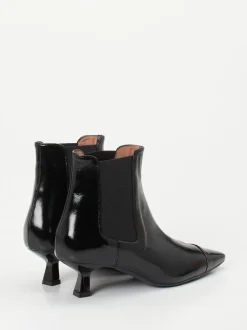 Konstantin Starke – Chelsea-Stiefelette aus Lackleder Schwarz