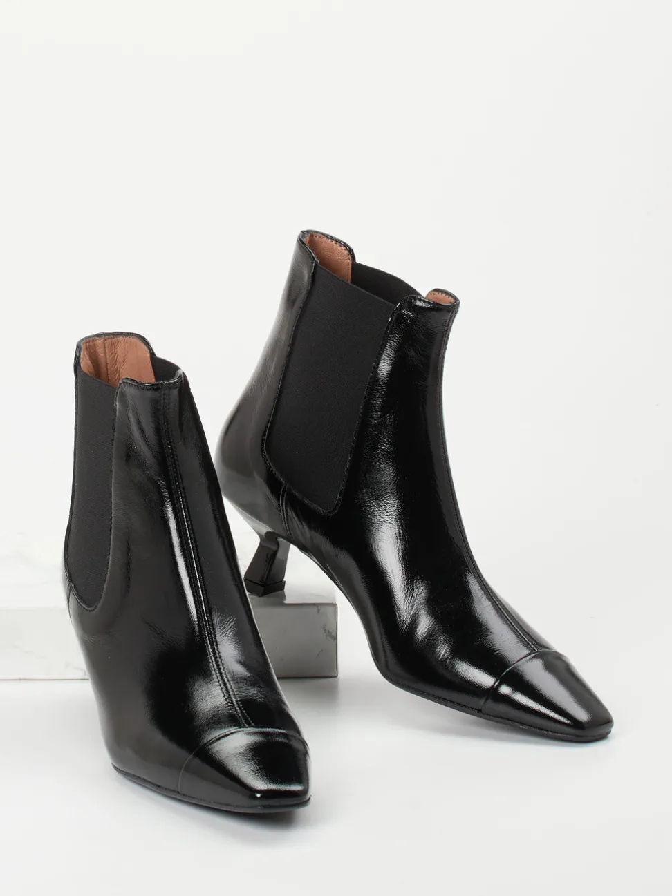 Konstantin Starke – Chelsea-Stiefelette aus Lackleder Schwarz