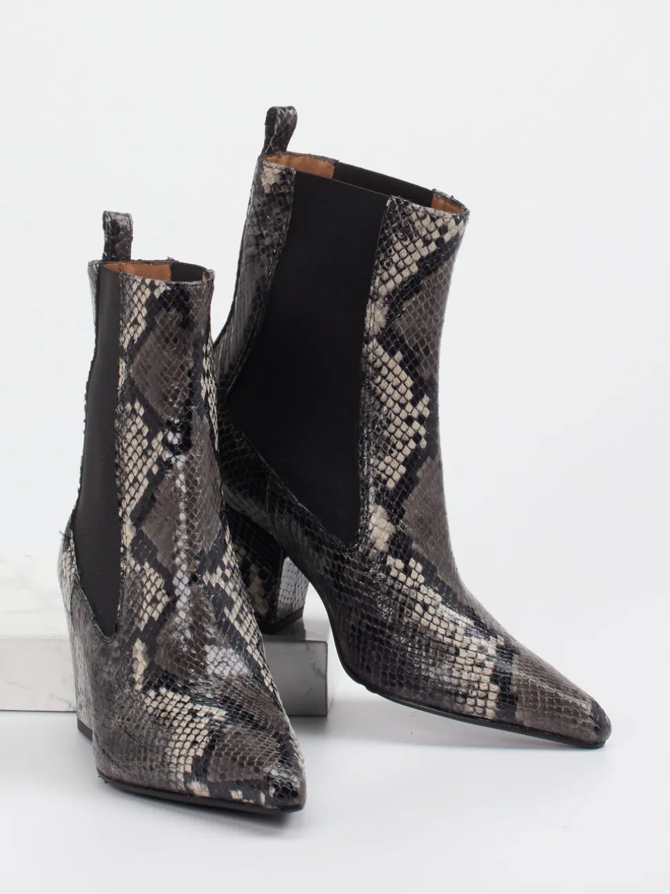 Konstantin Starke – Chelsea Boots aus Lammleder grau