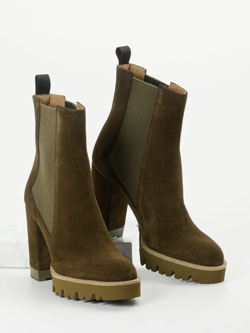 Konstantin Starke – Chelsea Boots aus Veloursleder oliv