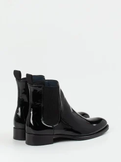 Konstantin Starke – Chelsea Boots aus Lackleder schwarz