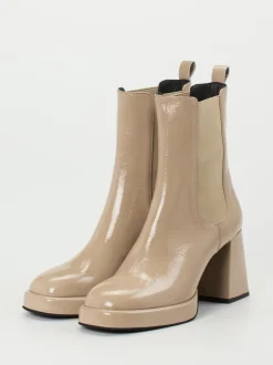 Konstantin Starke – Chelsea Boots aus Lackleder Beige