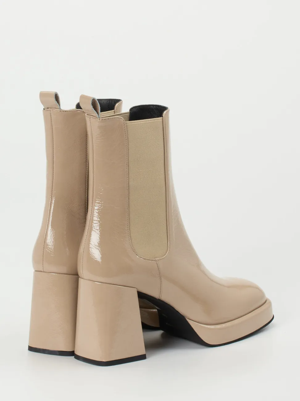 Konstantin Starke – Chelsea Boots aus Lackleder Beige