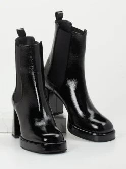 Konstantin Starke – Chelsea Boots aus Lackleder Schwarz