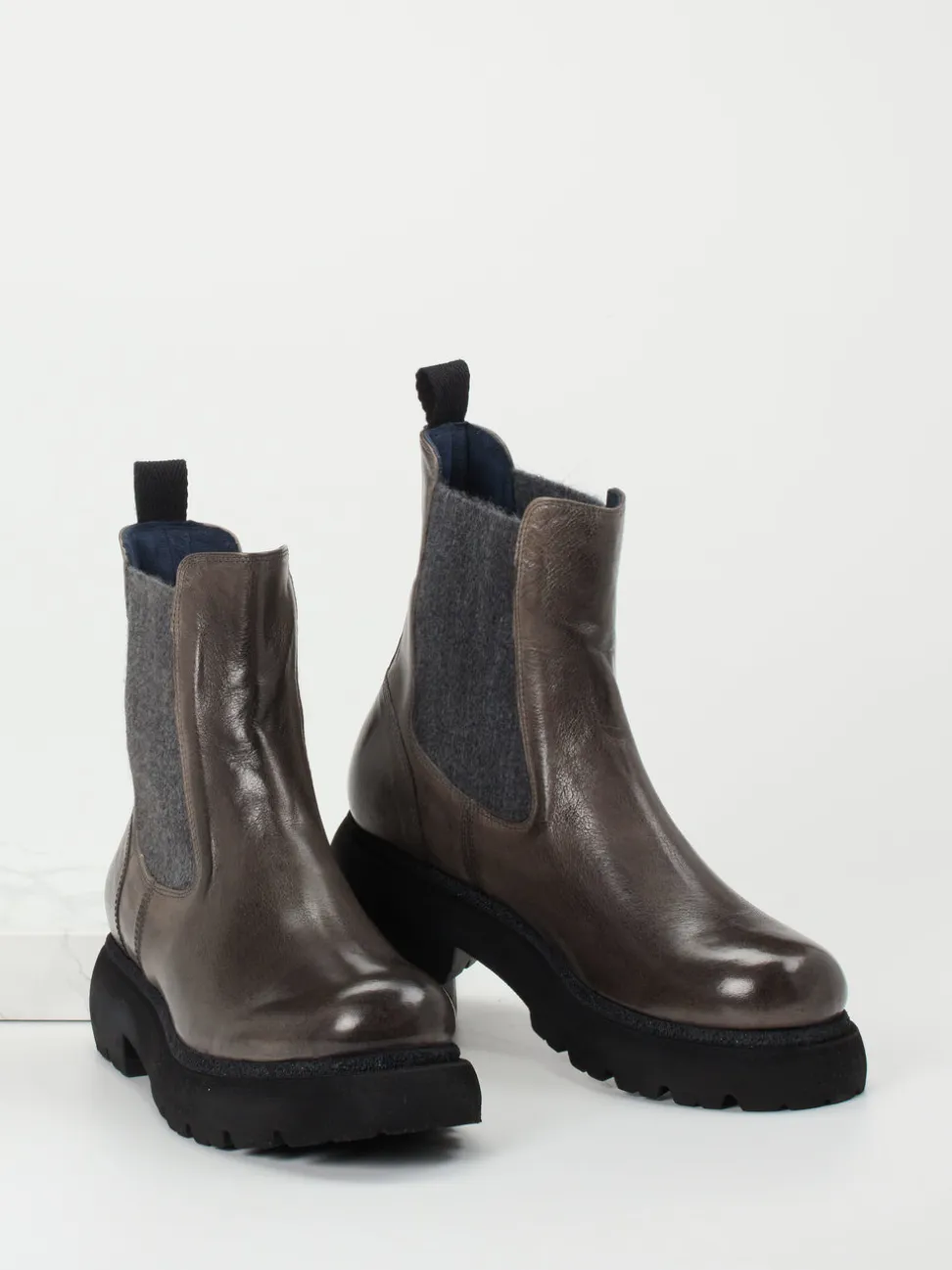 Konstantin Starke – Chelsea Boots aus Känguruleder Grau