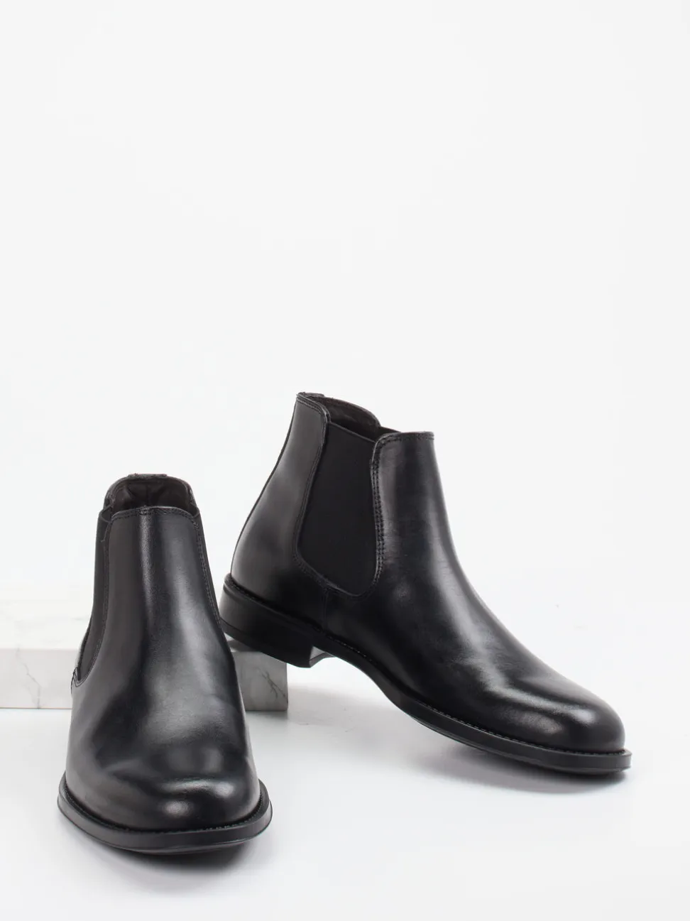 Konstantin Starke – Chelsea Boots aus Kalbleder schwarz