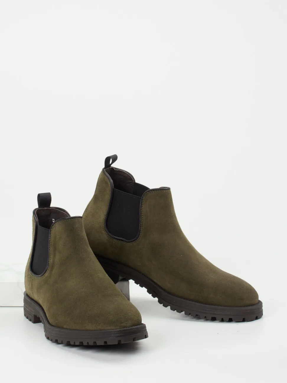 Konstantin Starke – Chelsea Boots aus Veloursleder olivgrün