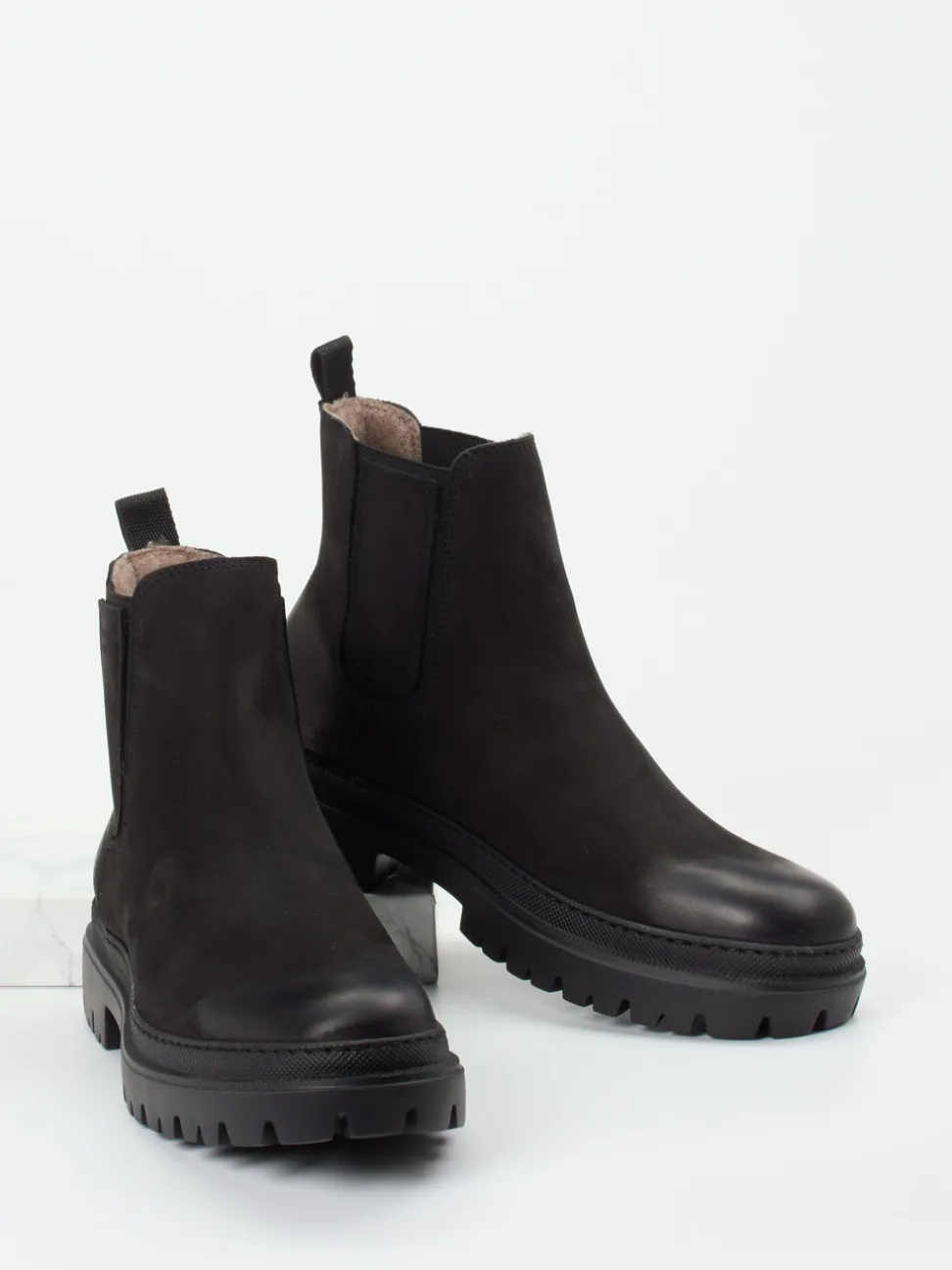 Konstantin Starke – Chelsea Boots aus Nubukleder Schwarz