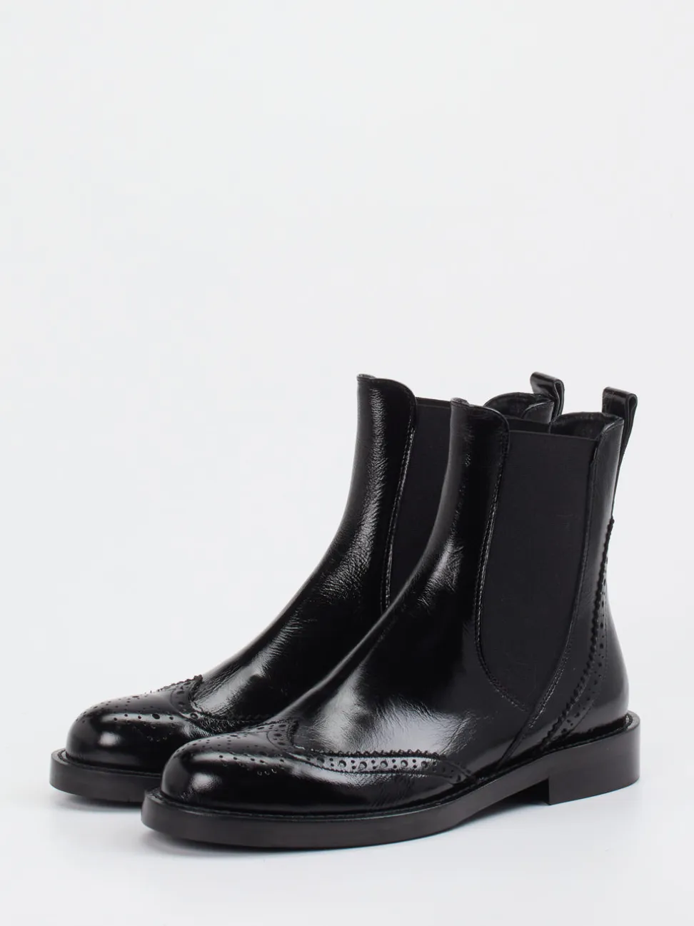 Konstantin Starke – Chelsea Boots aus Lackleder Schwarz