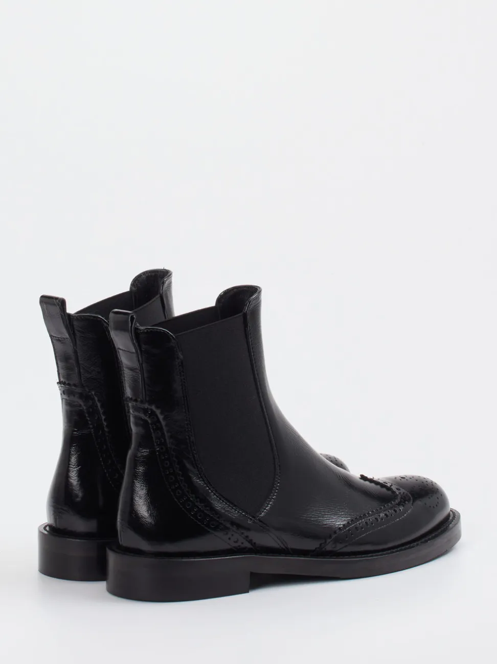 Konstantin Starke – Chelsea Boots aus Lackleder Schwarz