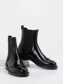 Konstantin Starke – Chelsea Boots aus Lackleder Schwarz