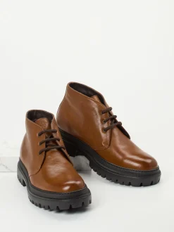 Konstantin Starke – Chukka Boots aus Fettleder cognacbraun