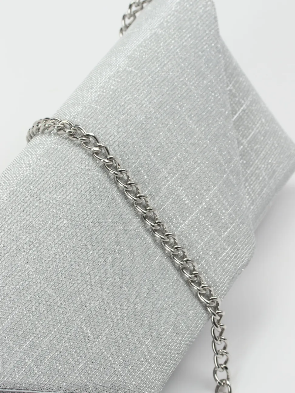 Konstantin Starke – Clutch aus Metallic-Textil silber
