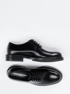 Konstantin Starke – Derby-Schuhe aus Hochglanzleder schwarz