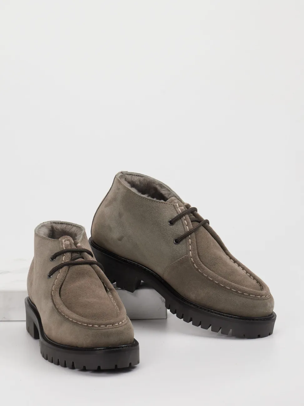Konstantin Starke – Desert Boots aus Veloursleder steingrau