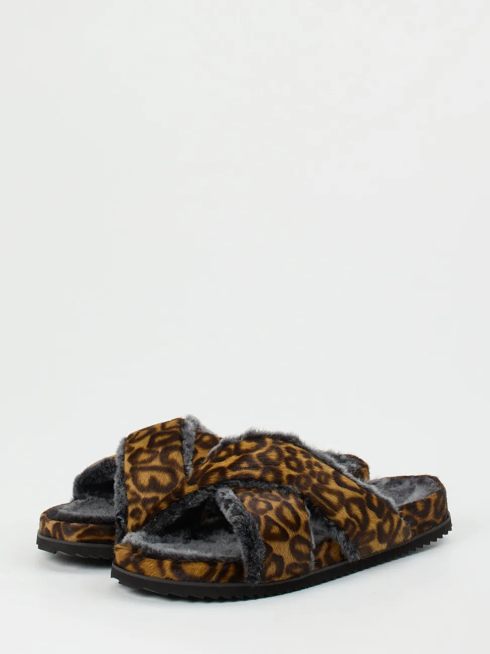 Konstantin Starke – Fellpantoletten aus Fell Leoprint