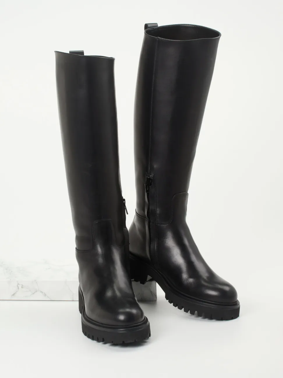 Konstantin Starke – Kniehohe Stiefel aus Kalbleder schwarz