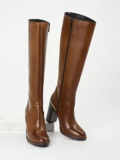 Konstantin Starke – Kniehohe Stiefel aus Kalbleder Cognac