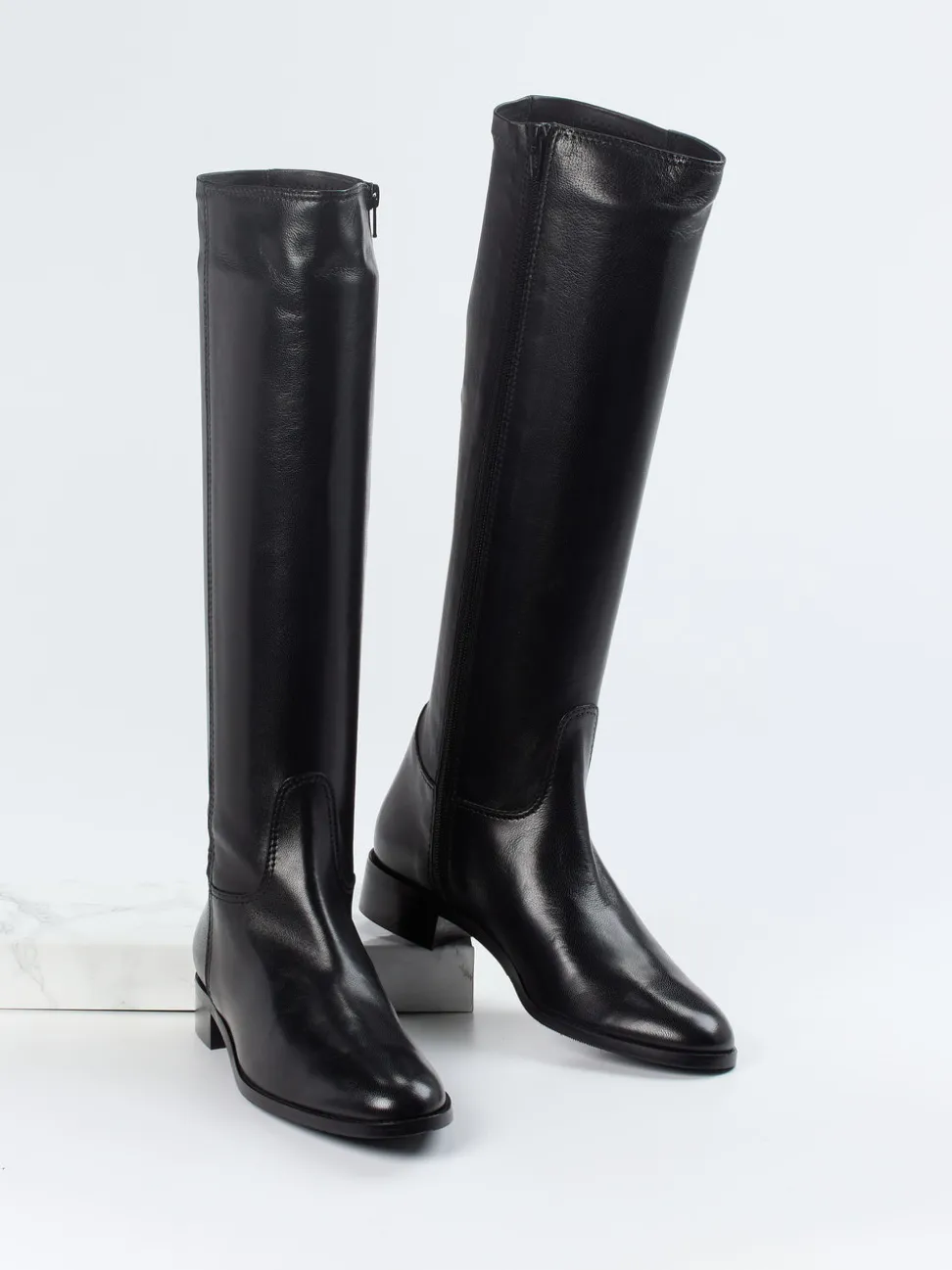 Konstantin Starke – Kniehohe Stiefel aus Glattleder schwarz