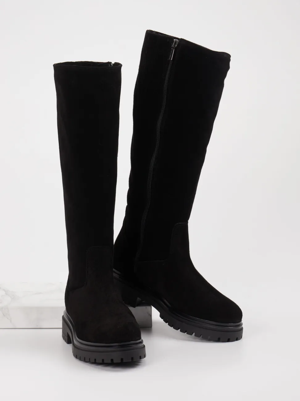 Konstantin Starke – Langschaftstiefel aus Veloursleder schwarz