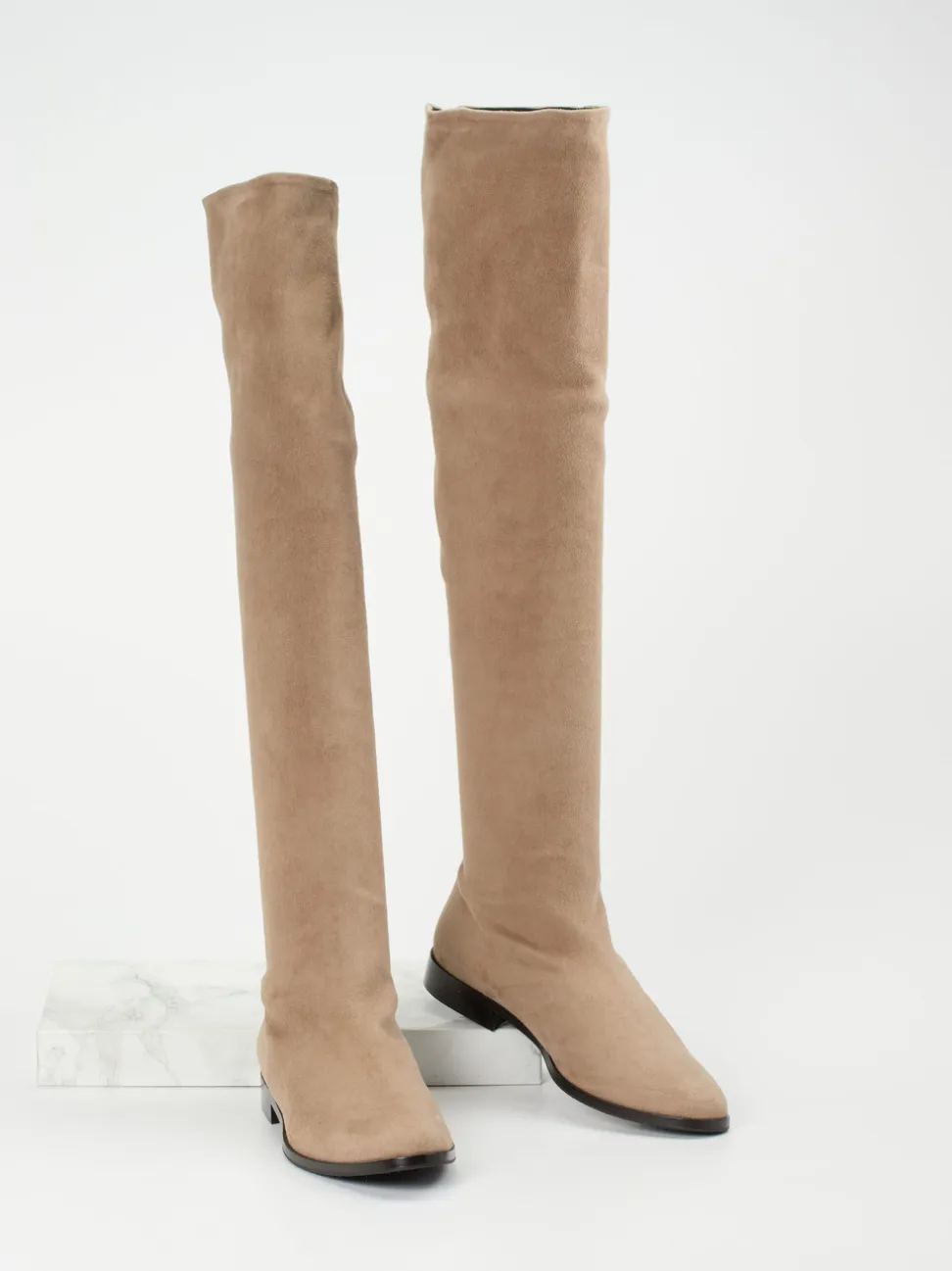 Konstantin Starke – Overknees aus Veloursleder Beige