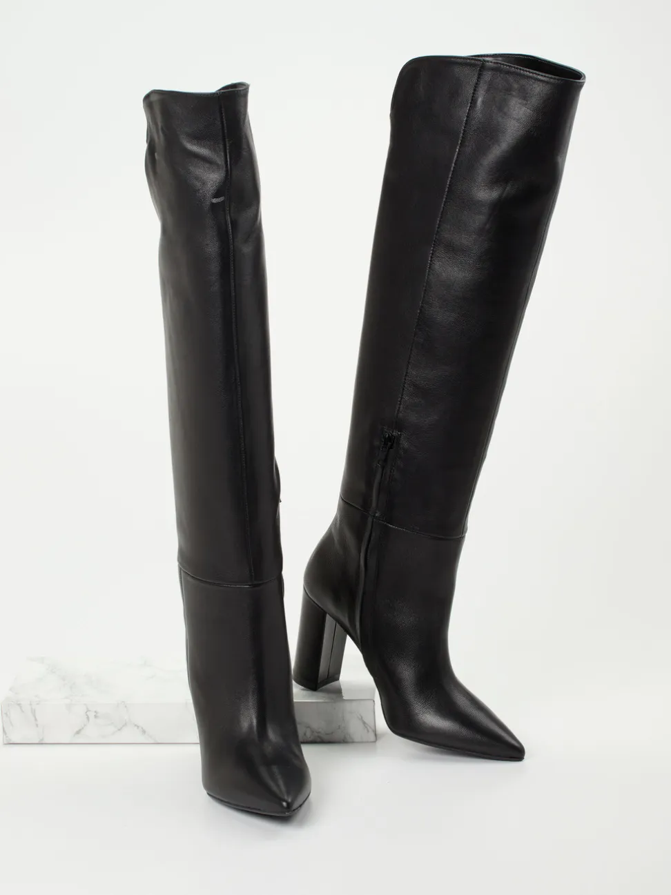 Konstantin Starke – Overkneestiefel aus Lammleder Schwarz
