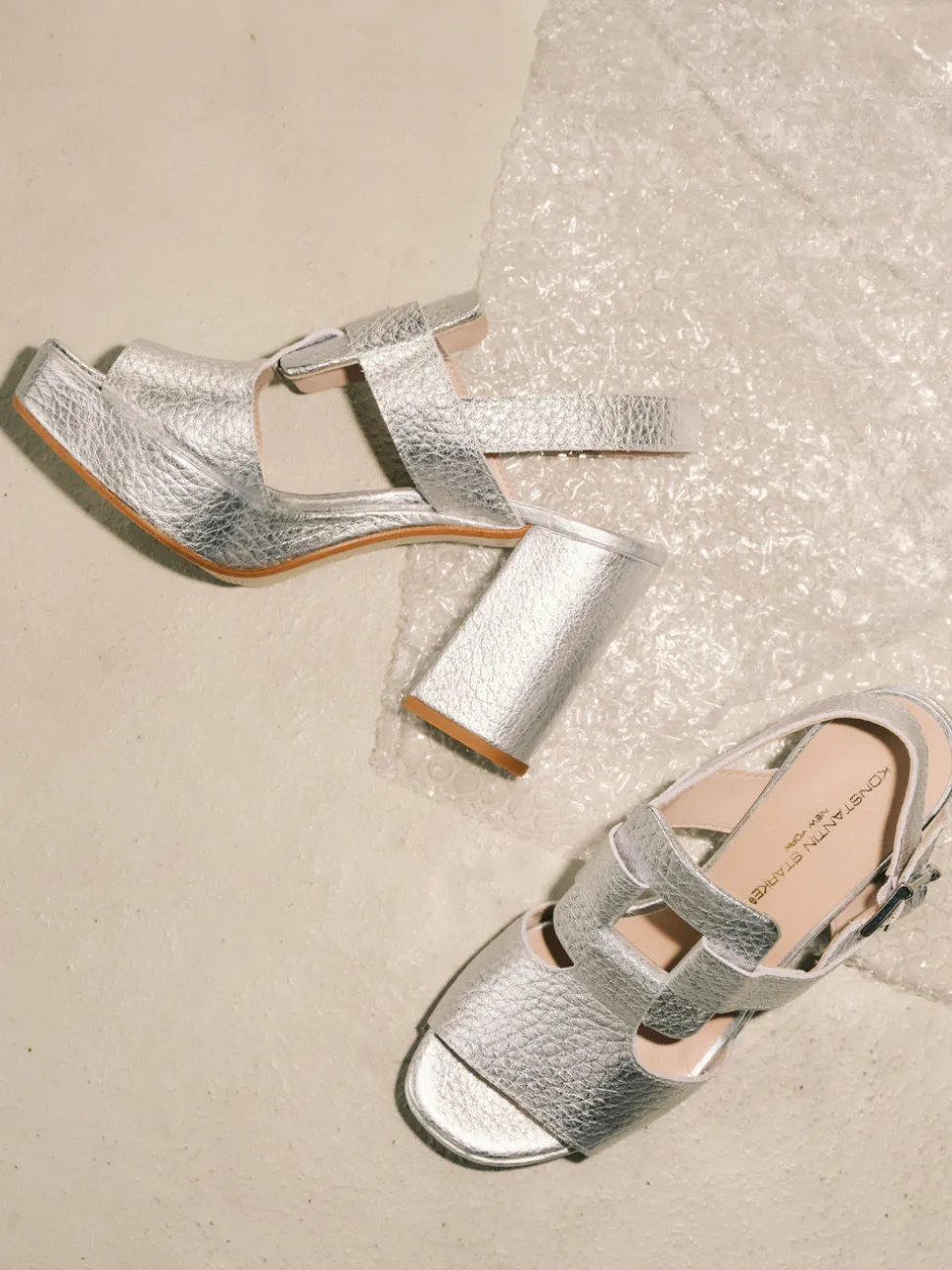 Konstantin Starke – Plateau-Sandalen aus Metallicleder Silber