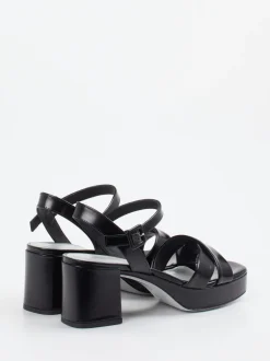 Konstantin Starke – Plateau-Sandalen aus Hochglanzleder schwarz