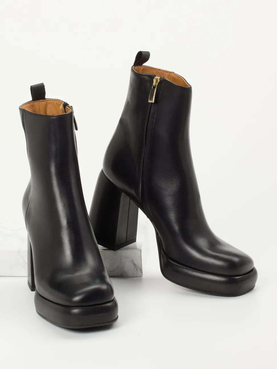 Konstantin Starke – Plateau-Stiefelette aus Kalbleder Schwarz