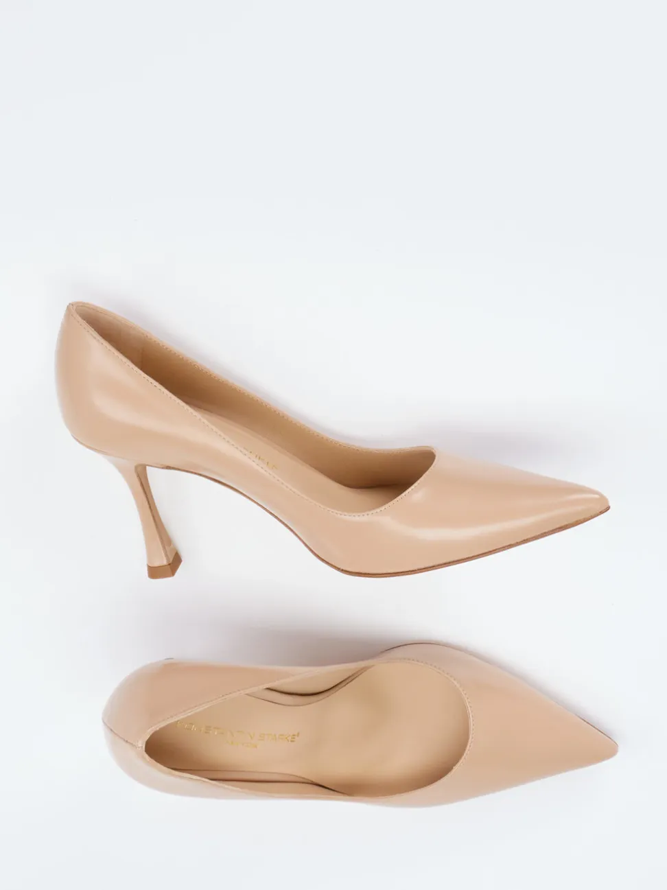 Konstantin Starke – Pumps aus Hochglanzleder in Beige