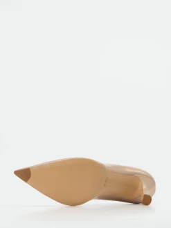 Konstantin Starke – Pumps aus Hochglanzleder in Beige