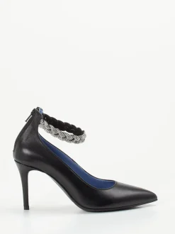 Konstantin Starke – Pumps aus Kalbleder mit Strassriemen
