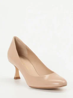 Konstantin Starke – Pumps aus Hochglanzleder in Nude