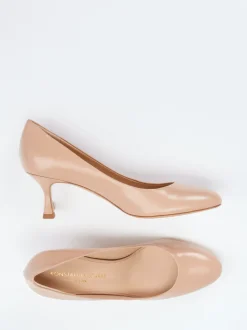 Konstantin Starke – Pumps aus Hochglanzleder in Nude