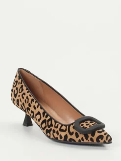 Konstantin Starke – Pumps aus Veloursleder mit Leoprint