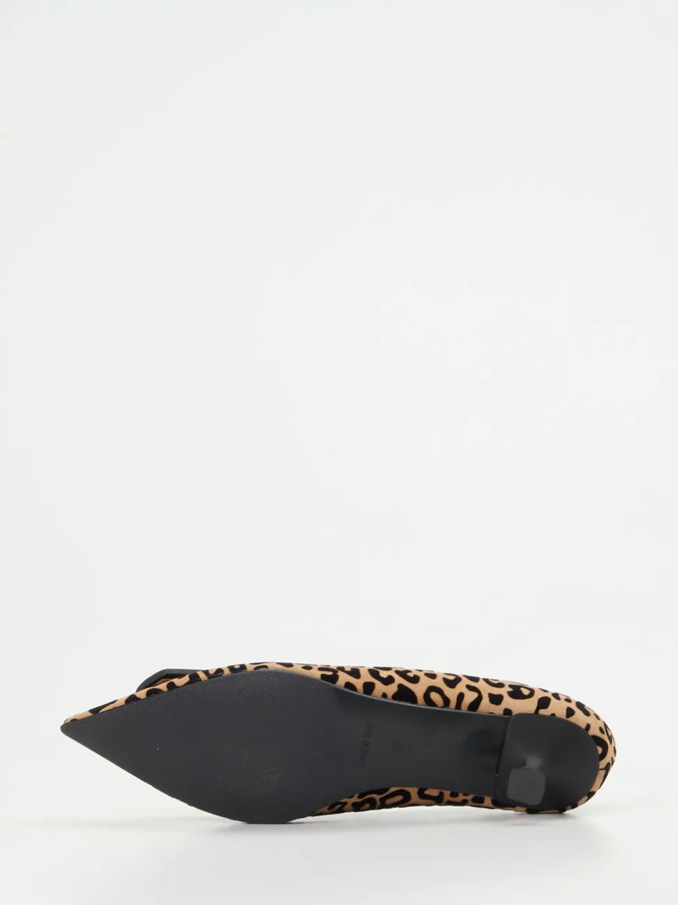 Konstantin Starke – Pumps aus Veloursleder mit Leoprint