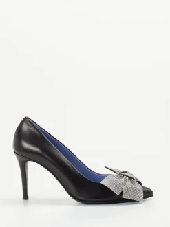 Konstantin Starke – Pumps aus Kalbleder mit Strassschleife